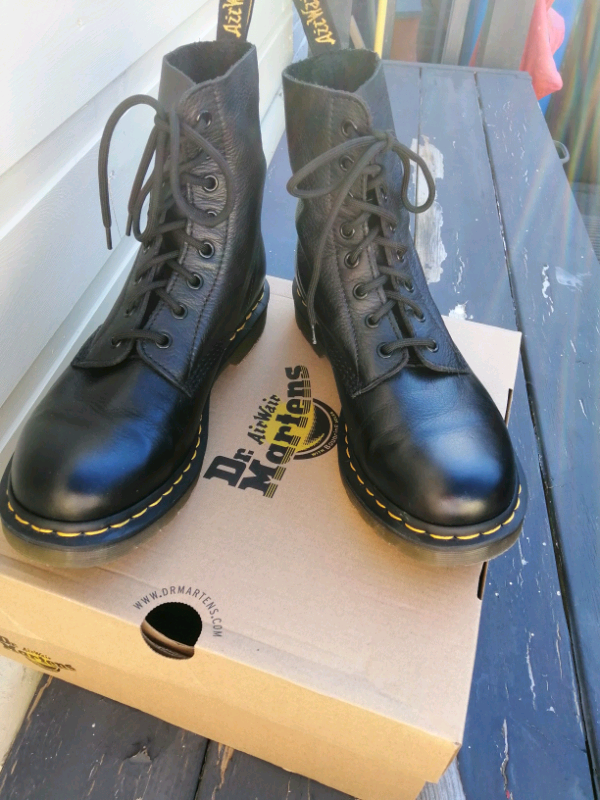 gumtree doc martens